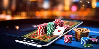 Pengguna mobile membaca referral kombo99